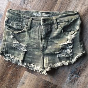 High Rise Camo Shorts 🐊